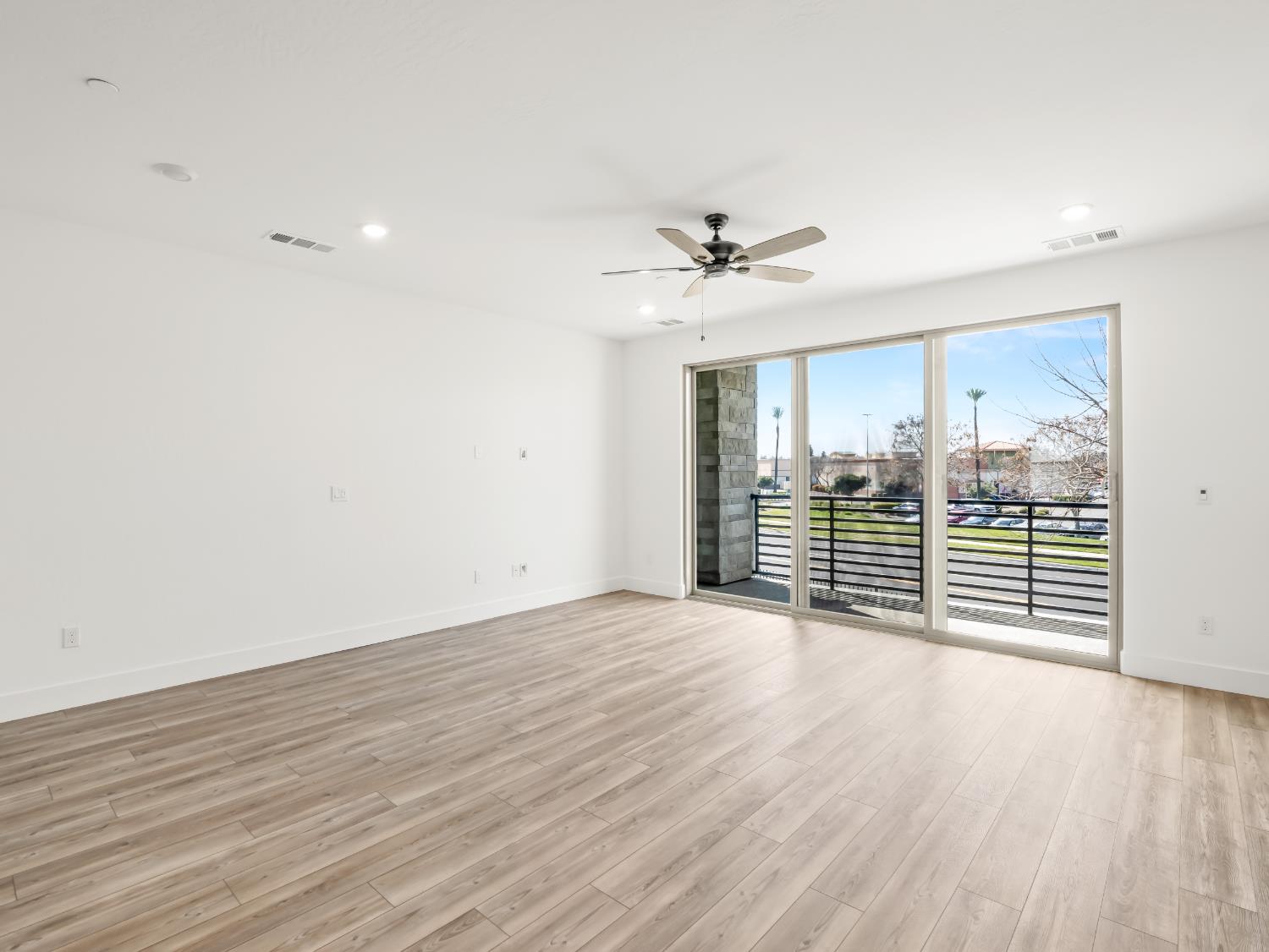 602 W Mahogany Ln, Clovis, CA 93611