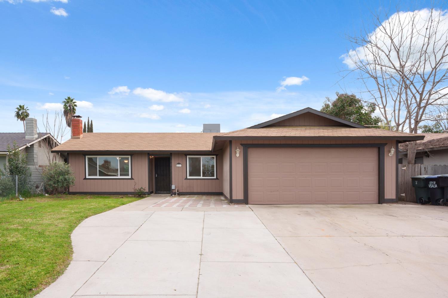 237 E Modoc Ave, Visalia, CA 93291