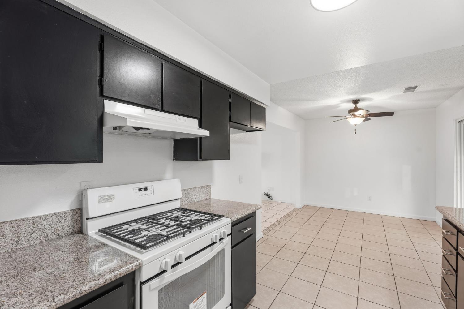 237 E Modoc Ave, Visalia, CA 93291