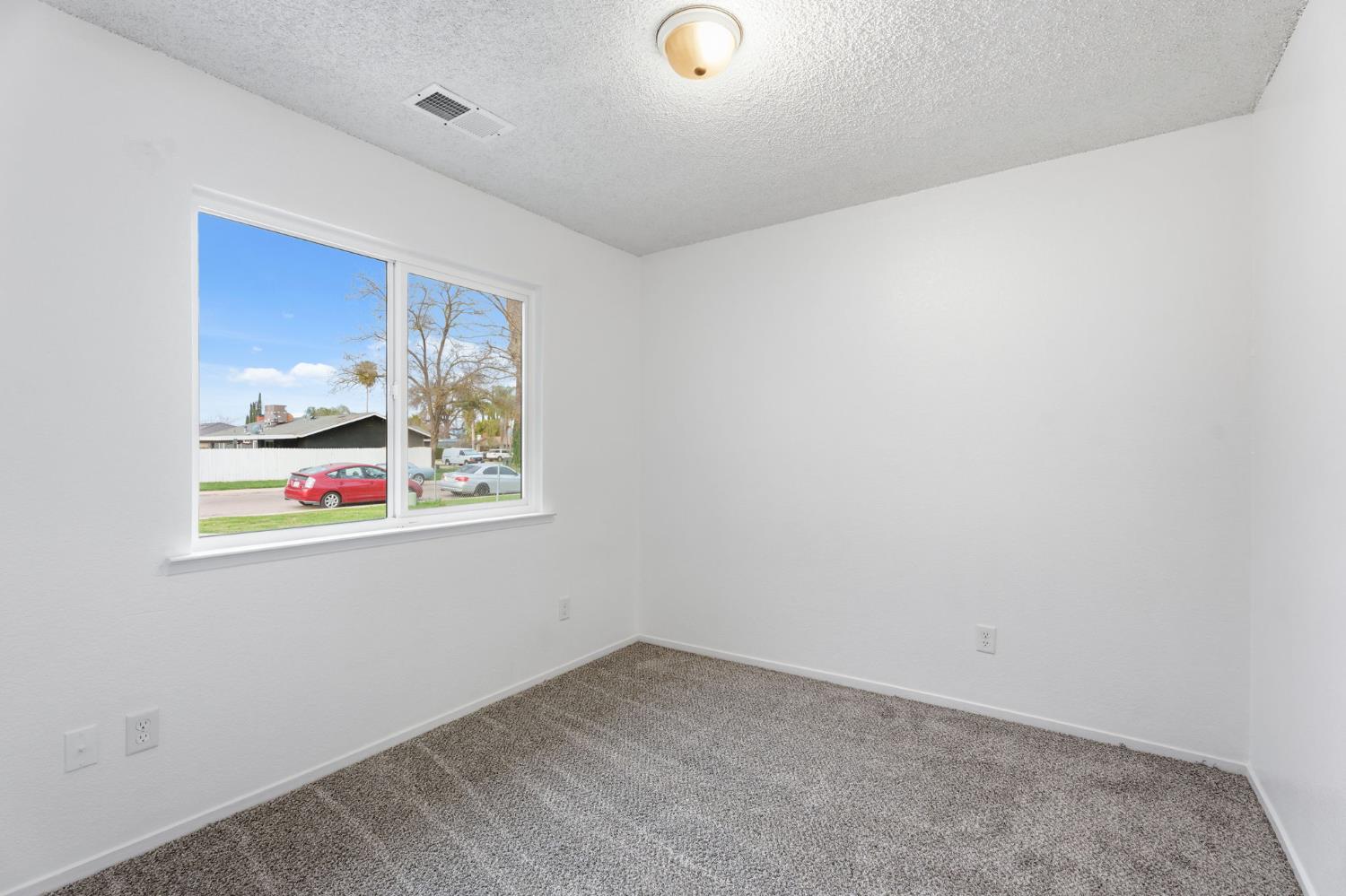 237 E Modoc Ave, Visalia, CA 93291