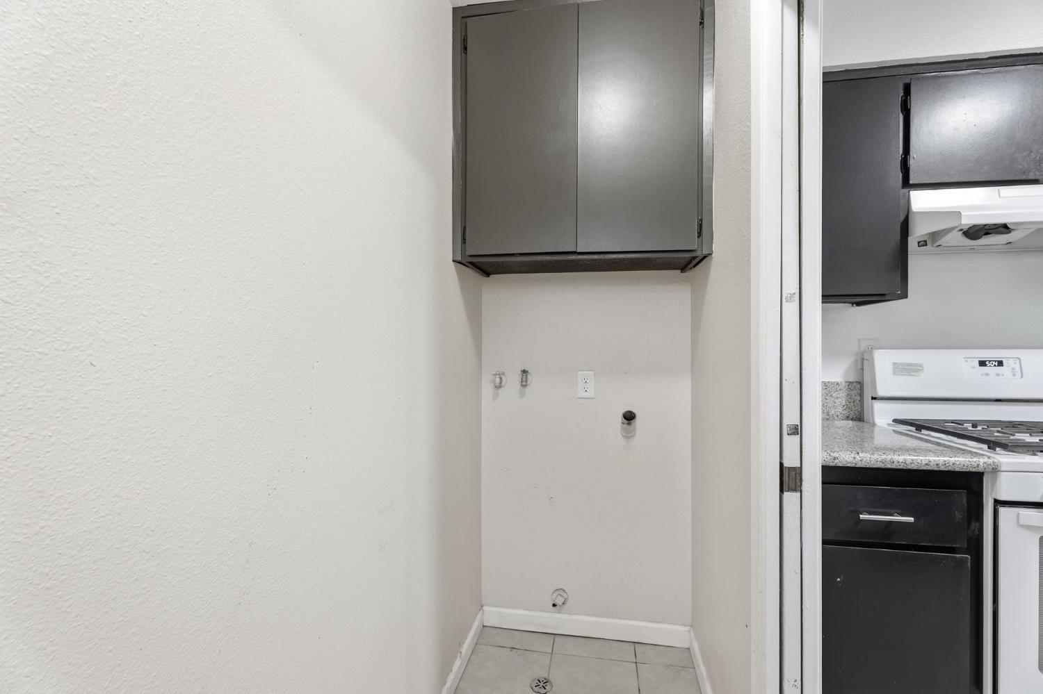 237 E Modoc Ave, Visalia, CA 93291