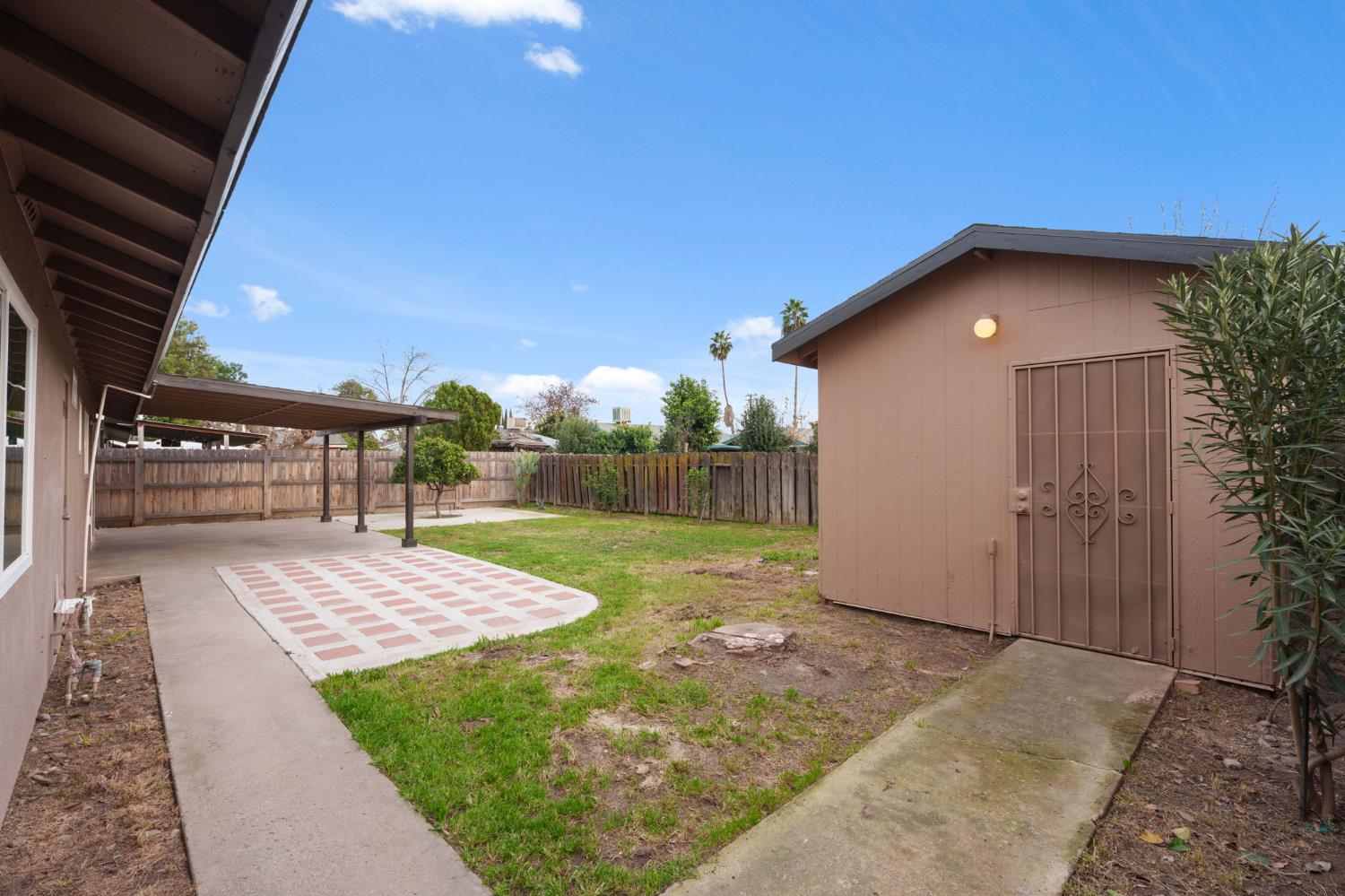 237 E Modoc Ave, Visalia, CA 93291