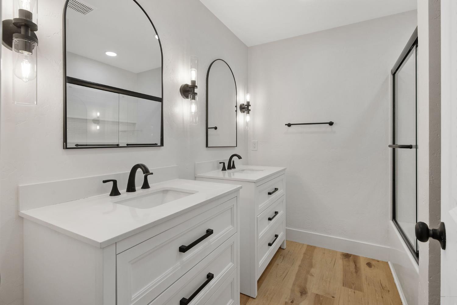 1359 W Millbrae Ave, Fresno, CA 93711