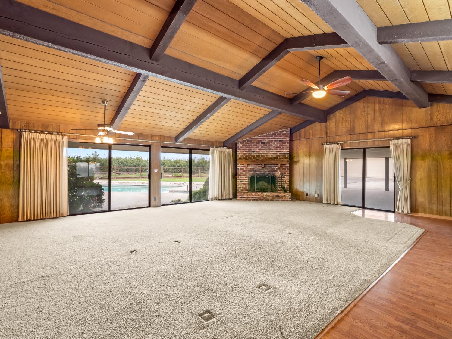 19240 E Trimmer Springs Rd, Sanger, CA 93657