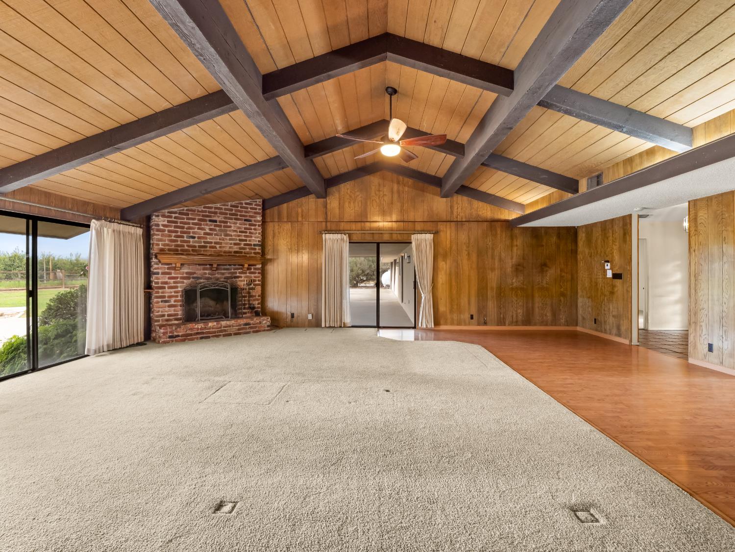 19240 E Trimmer Springs Rd, Sanger, CA 93657