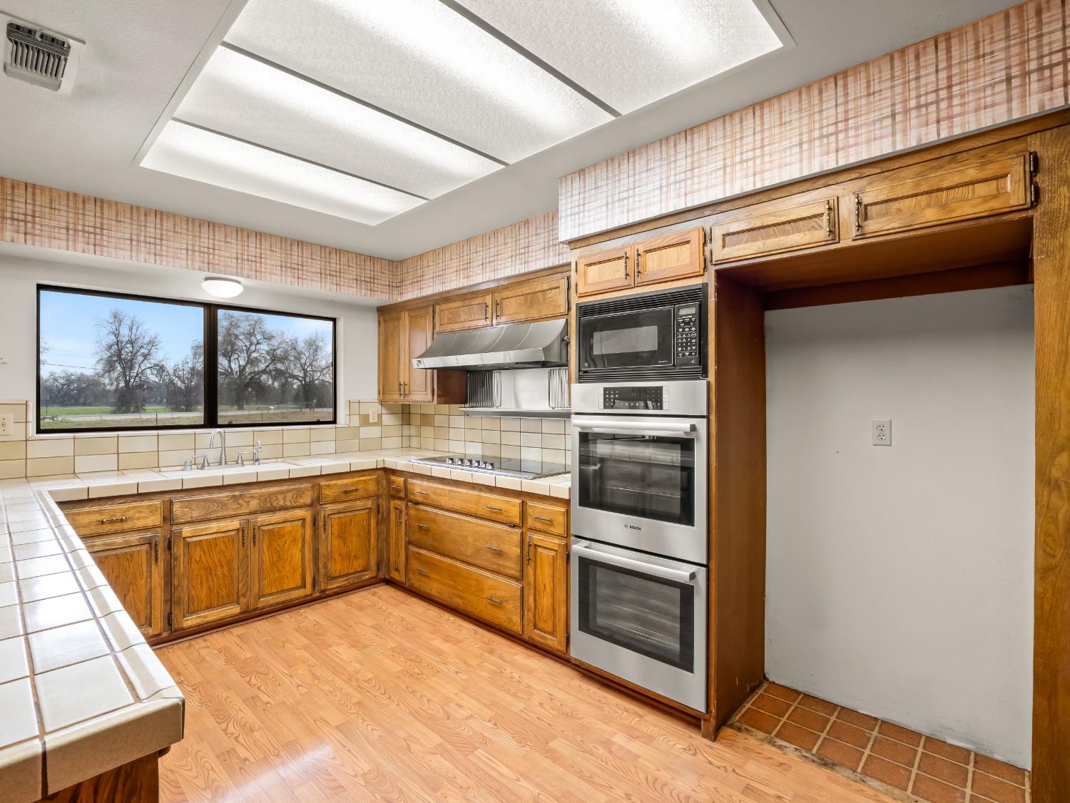 19240 E Trimmer Springs Rd, Sanger, CA 93657