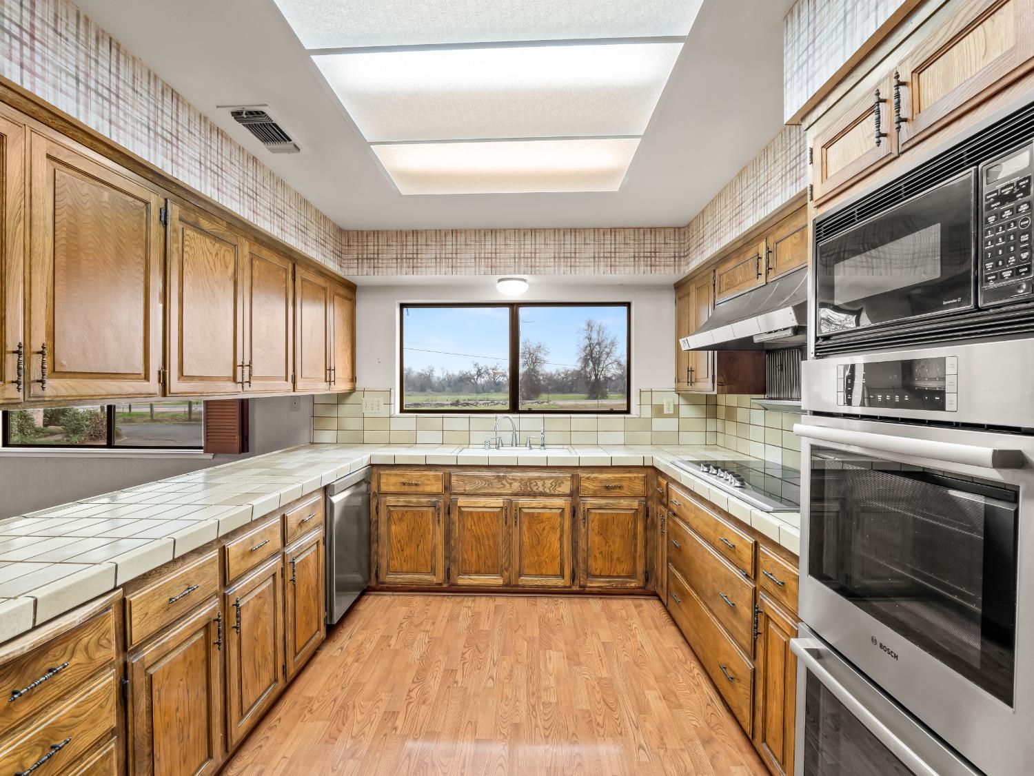 19240 E Trimmer Springs Rd, Sanger, CA 93657