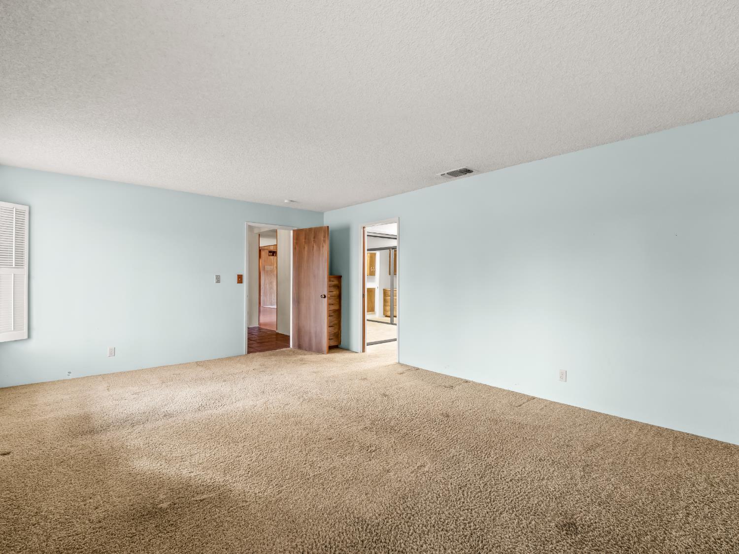 19240 E Trimmer Springs Rd, Sanger, CA 93657