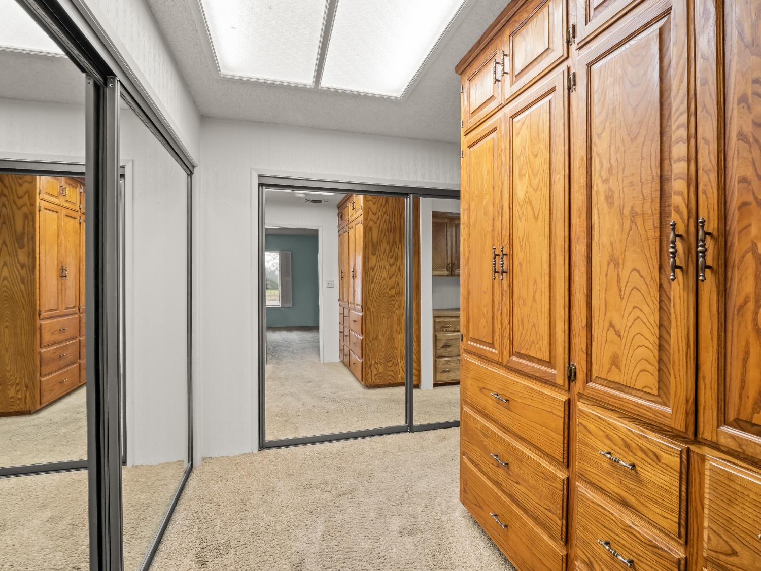 19240 E Trimmer Springs Rd, Sanger, CA 93657