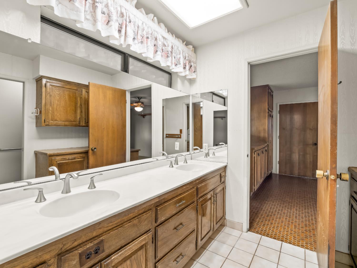 19240 E Trimmer Springs Rd, Sanger, CA 93657