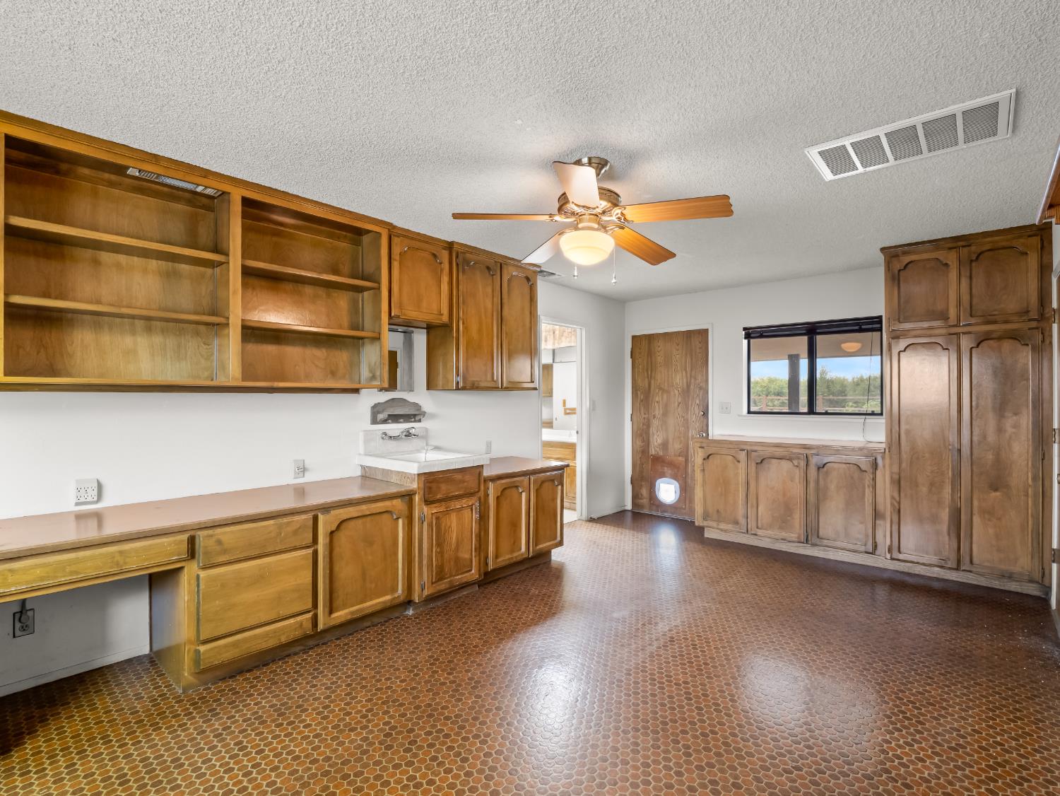 19240 E Trimmer Springs Rd, Sanger, CA 93657