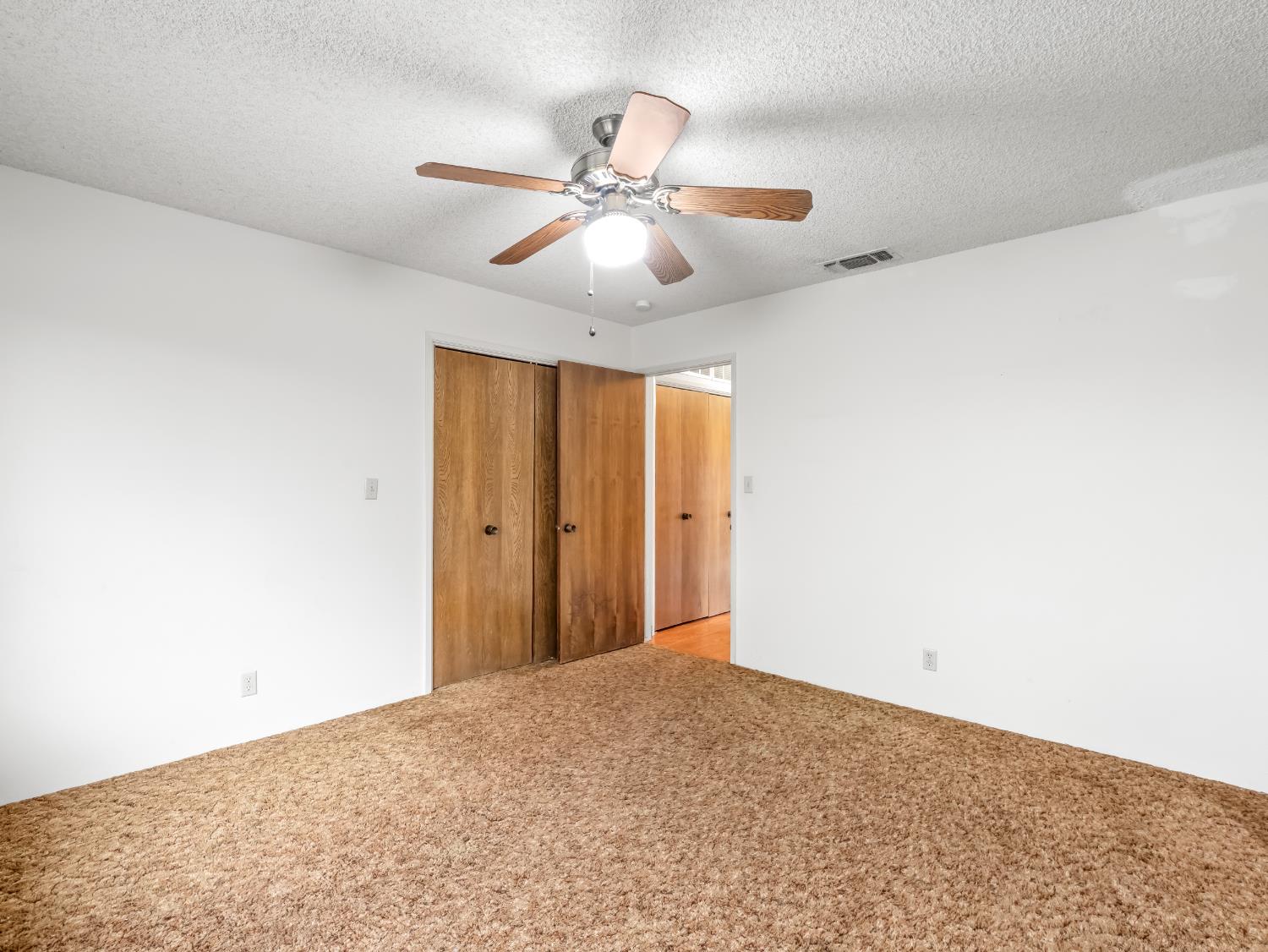 19240 E Trimmer Springs Rd, Sanger, CA 93657