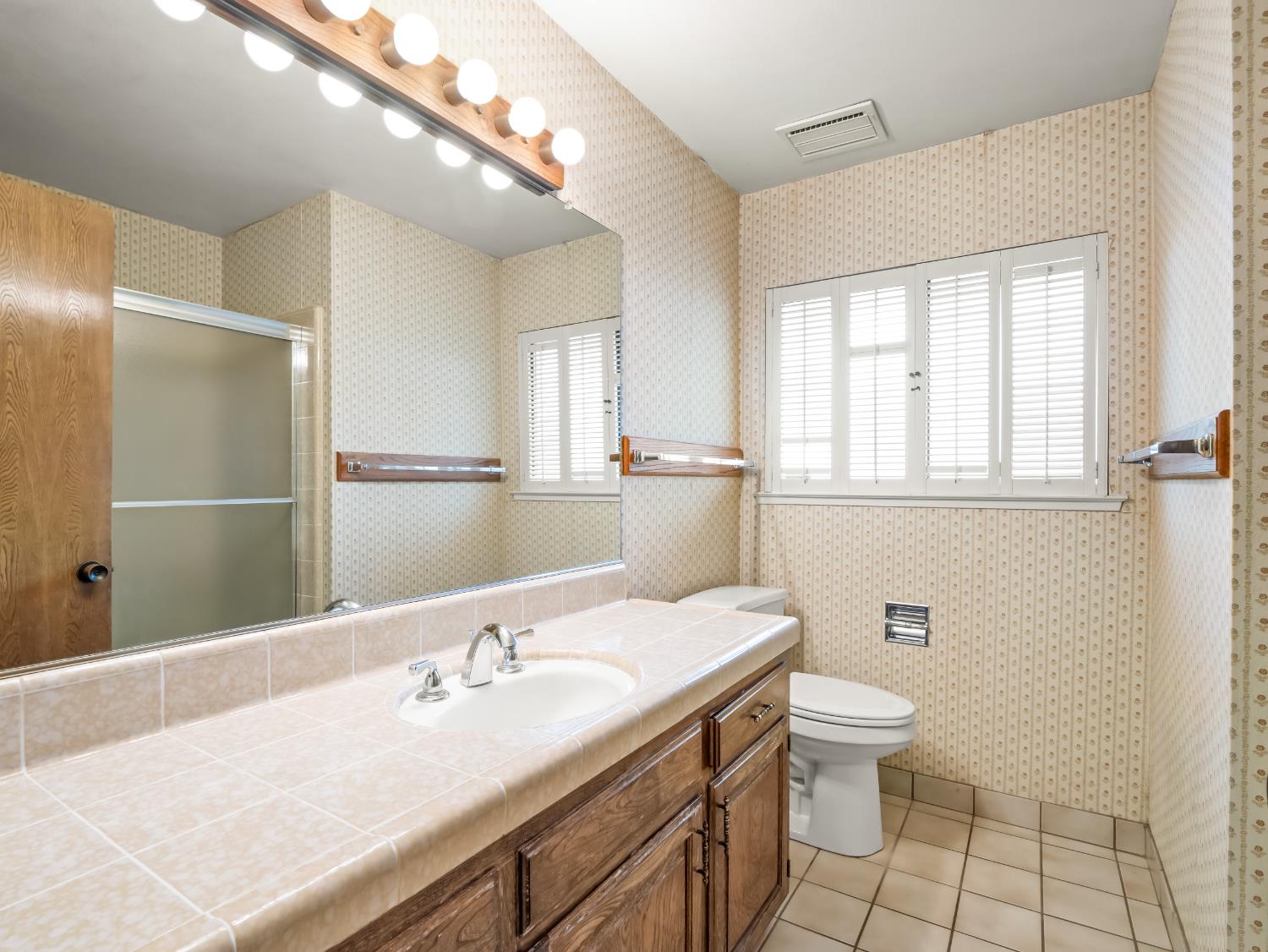 19240 E Trimmer Springs Rd, Sanger, CA 93657