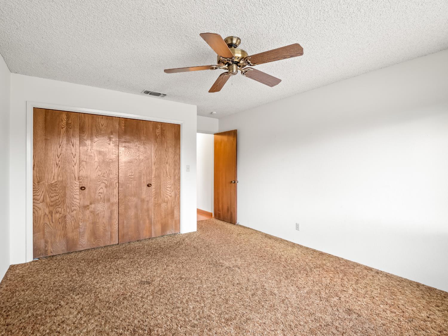 19240 E Trimmer Springs Rd, Sanger, CA 93657