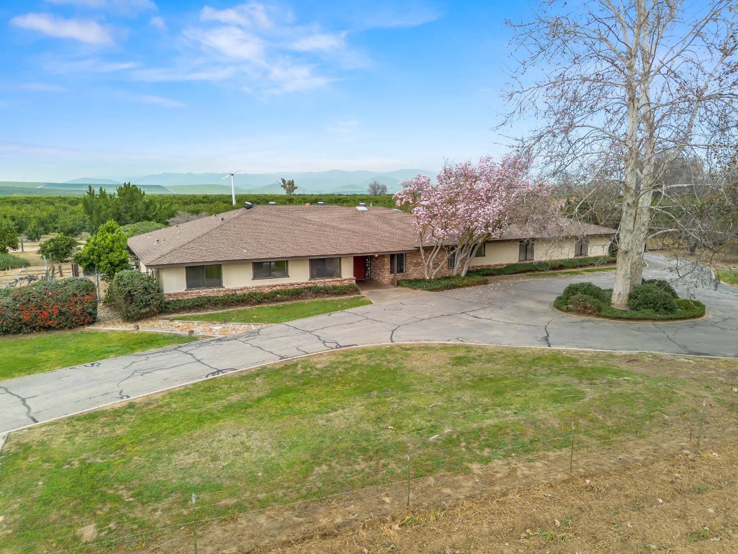 19240 E Trimmer Springs Rd, Sanger, CA 93657