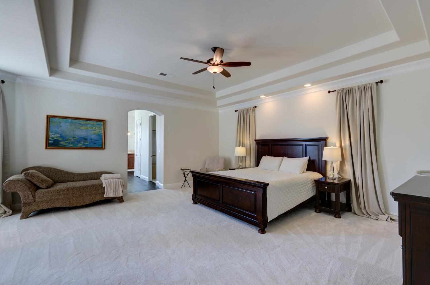 13209 E Falcon Meadow Ln, Clovis, CA 93619