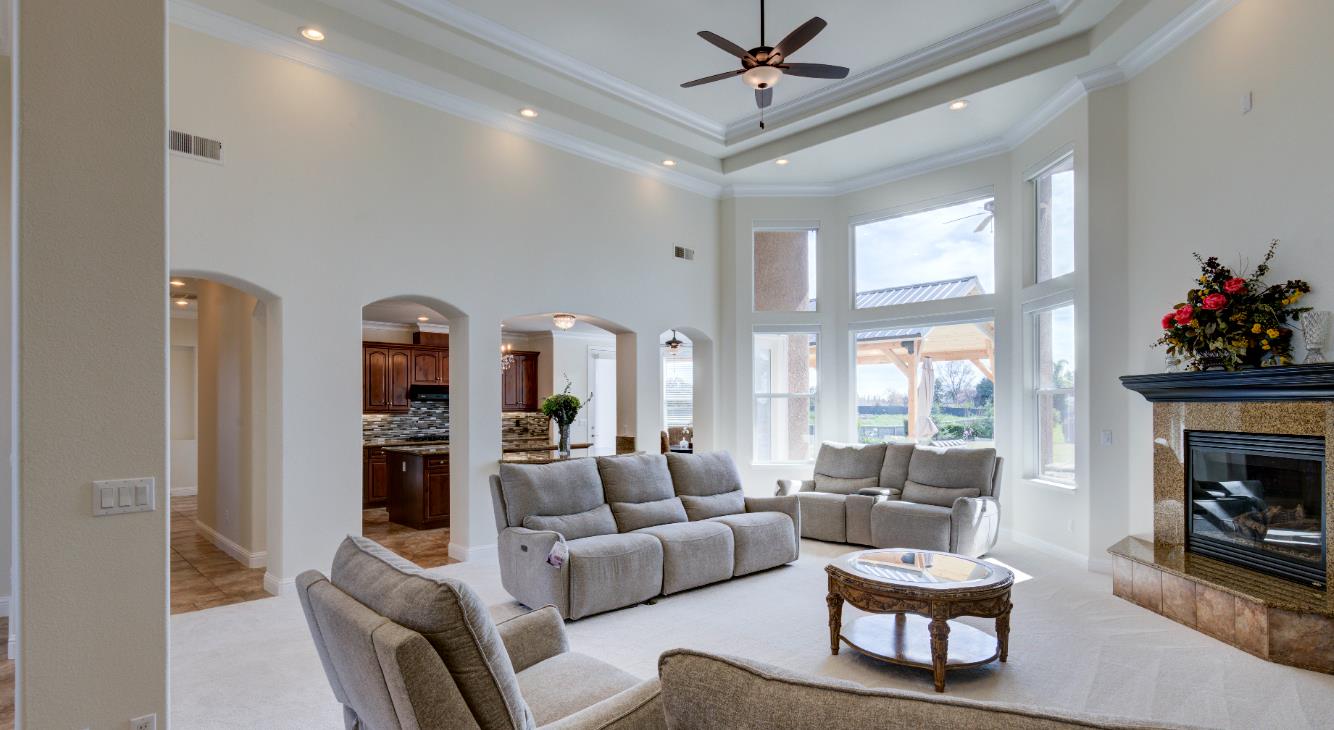 13209 E Falcon Meadow Ln, Clovis, CA 93619