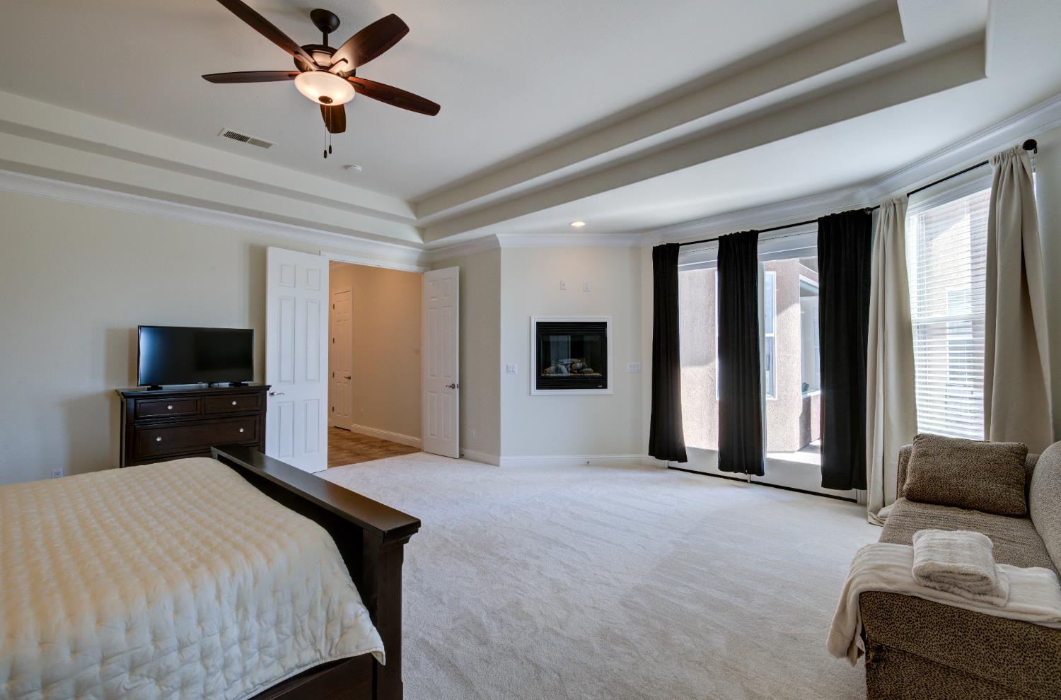 13209 E Falcon Meadow Ln, Clovis, CA 93619