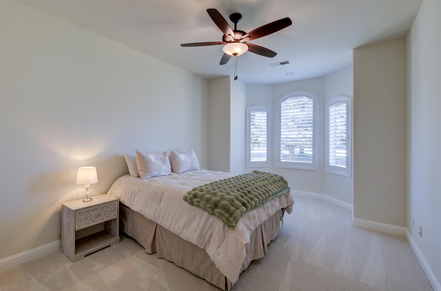 13209 E Falcon Meadow Ln, Clovis, CA 93619