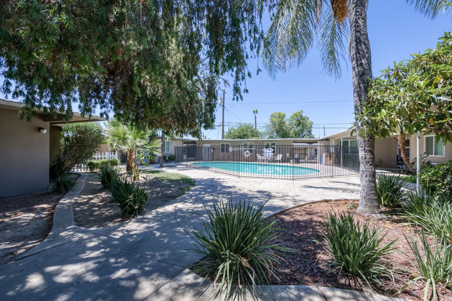 2833 N West Ave, Fresno, CA 93705