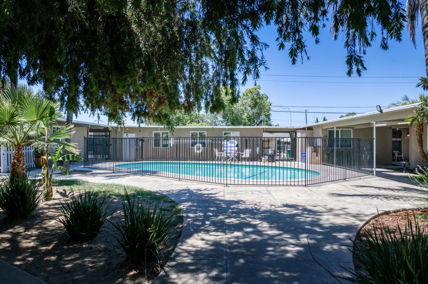 2833 N West Ave, Fresno, CA 93705