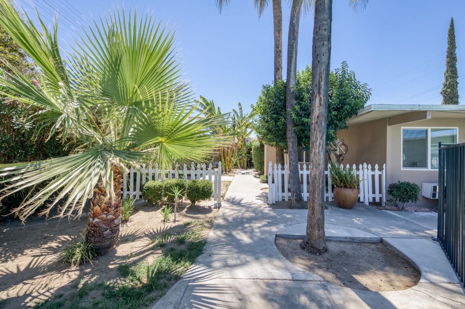 2833 N West Ave, Fresno, CA 93705