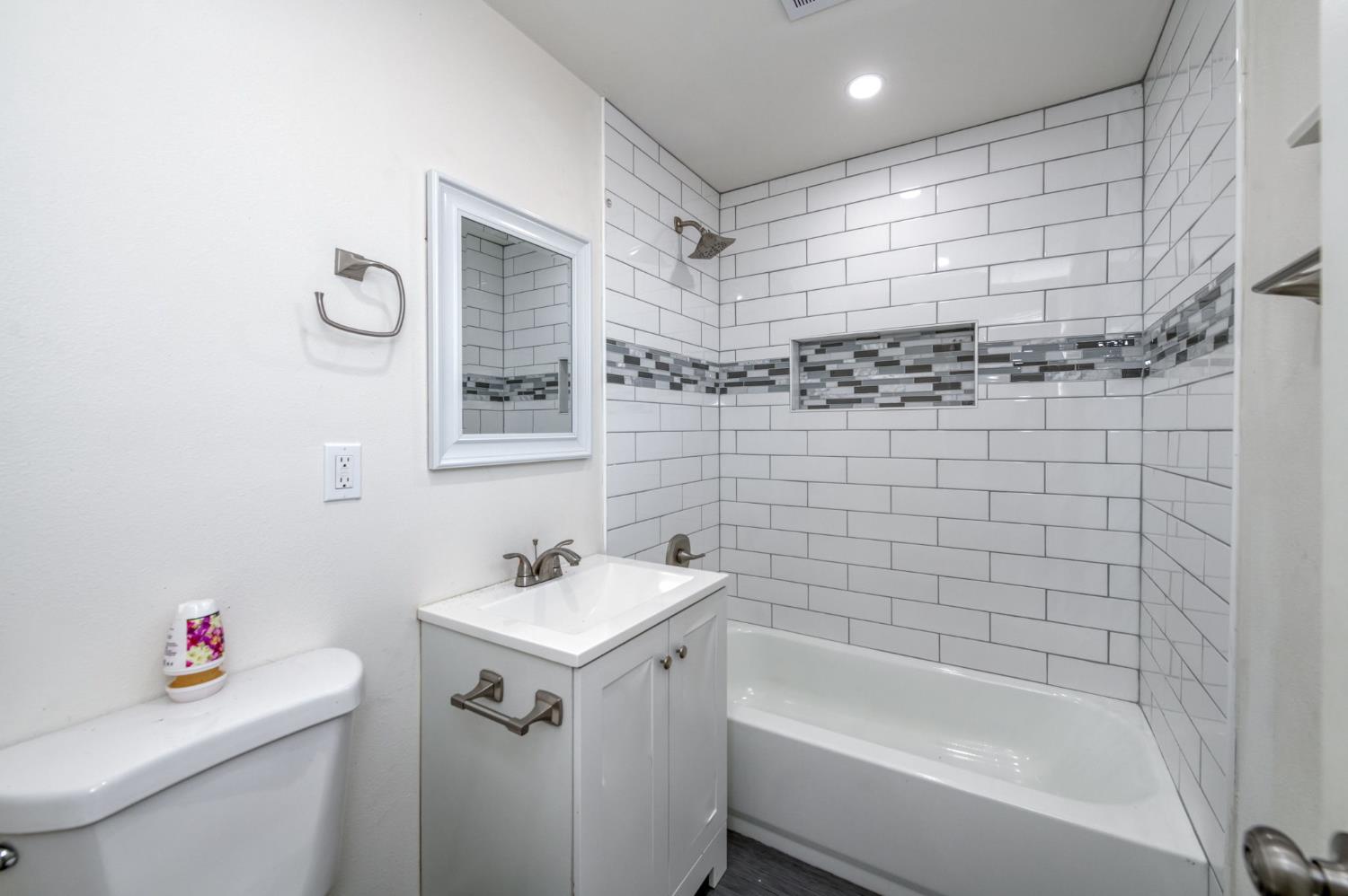 2833 N West Ave, Fresno, CA 93705