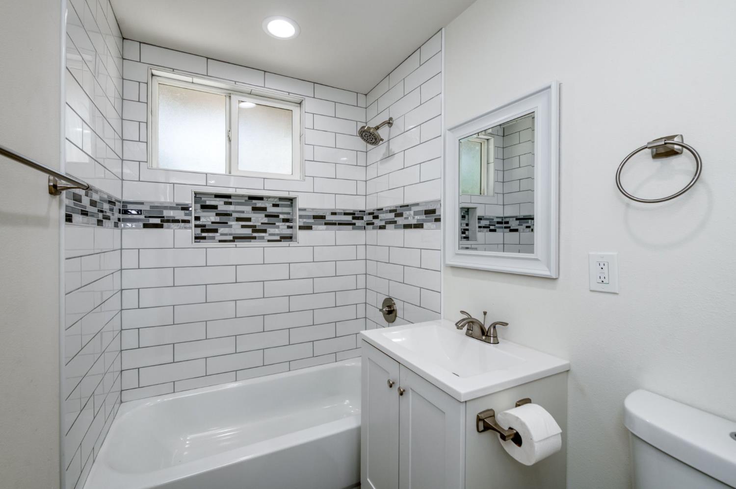 2833 N West Ave, Fresno, CA 93705