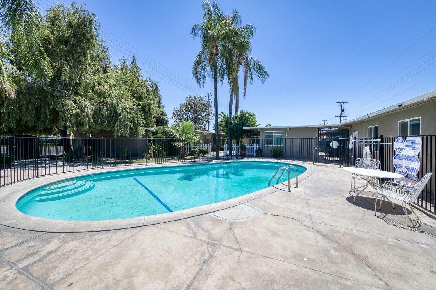 2833 N West Ave, Fresno, CA 93705