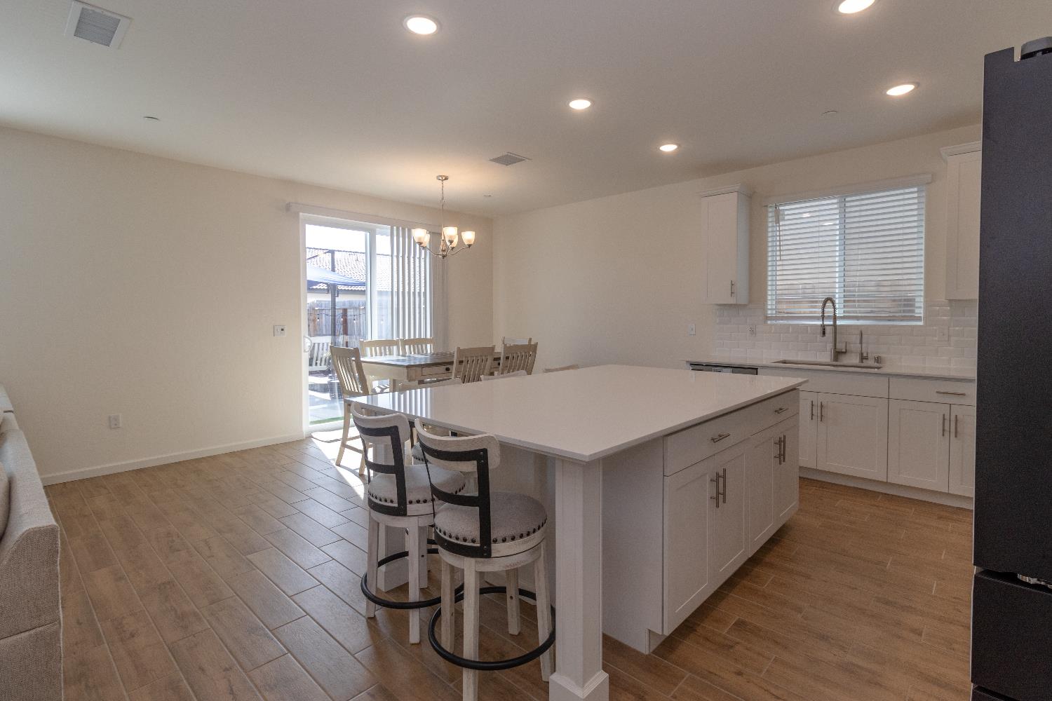 1158 Encore Way W, Madera, CA 93636