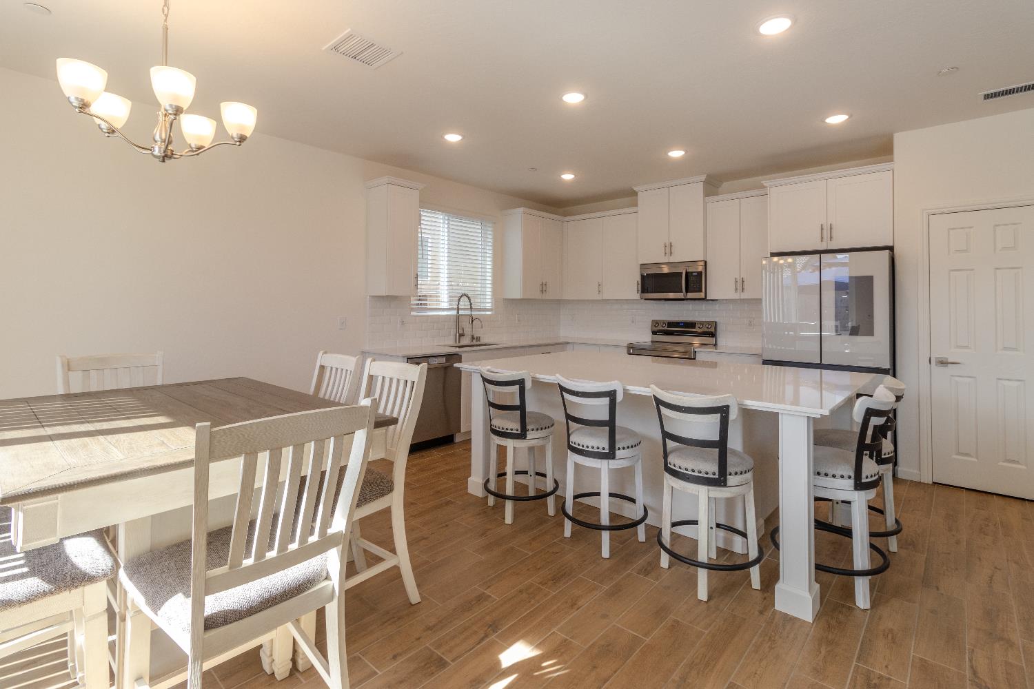 1158 Encore Way W, Madera, CA 93636