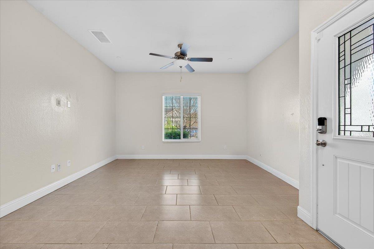 5986 E Pitt Ave, Fresno, CA 93727