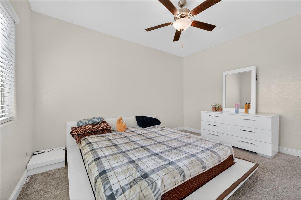 5986 E Pitt Ave, Fresno, CA 93727