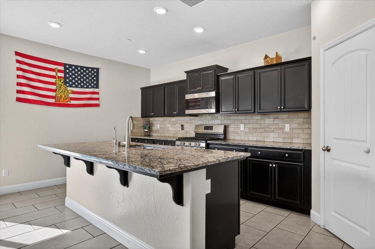 5986 E Pitt Ave, Fresno, CA 93727