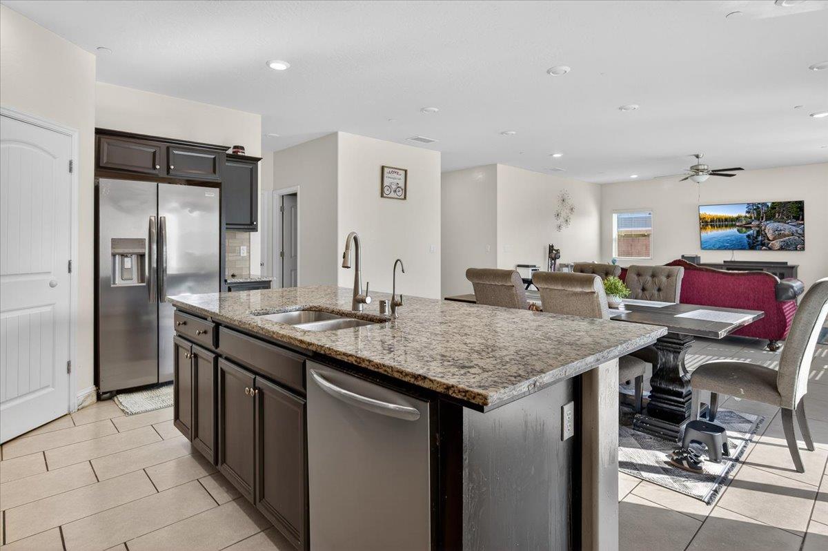 5986 E Pitt Ave, Fresno, CA 93727