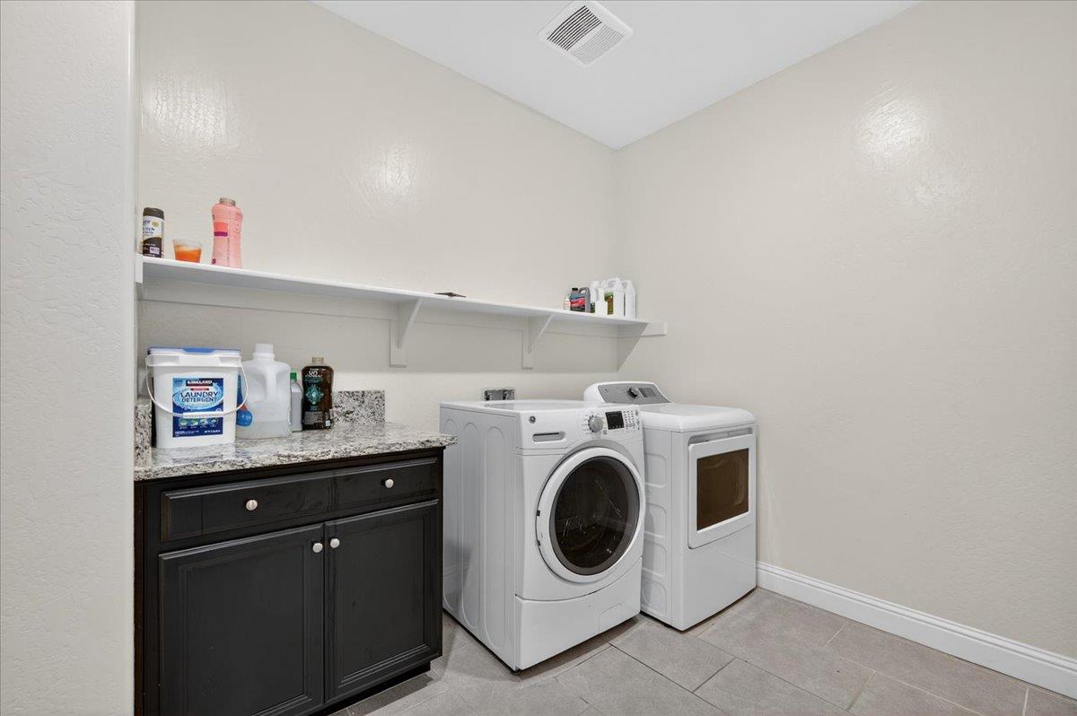 5986 E Pitt Ave, Fresno, CA 93727