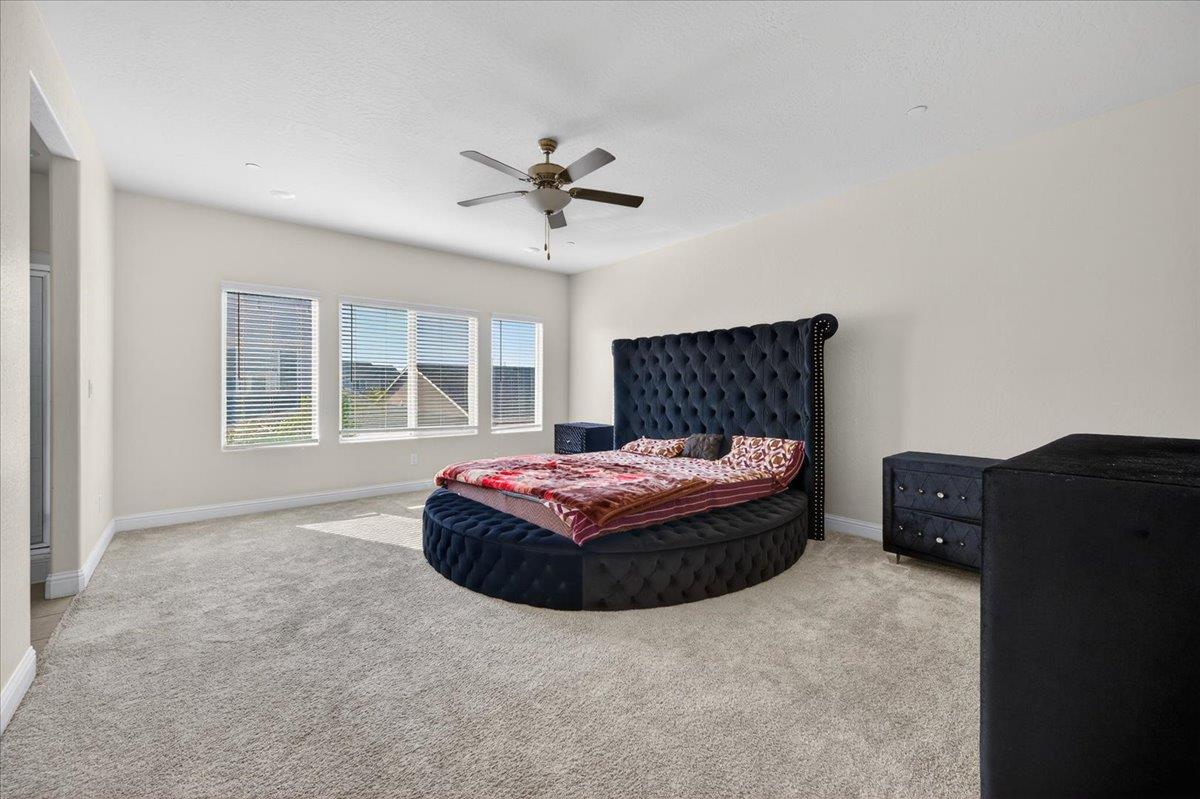 5986 E Pitt Ave, Fresno, CA 93727