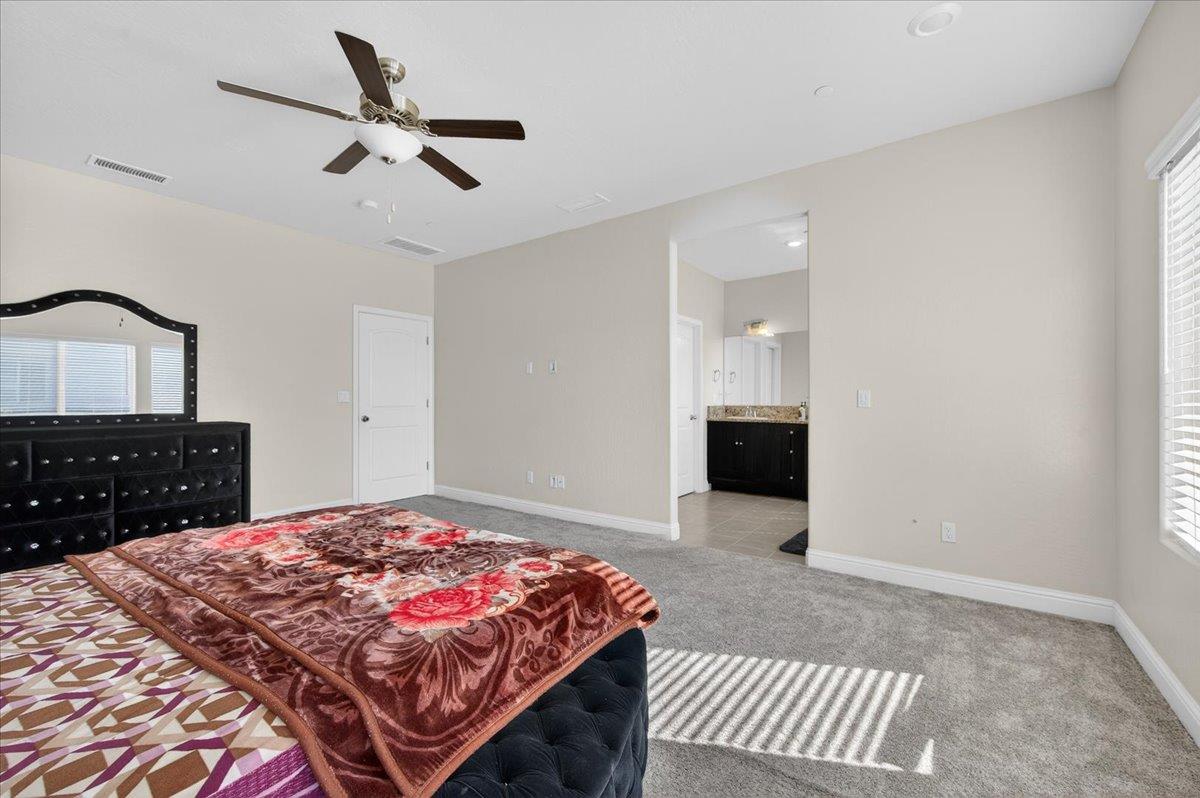 5986 E Pitt Ave, Fresno, CA 93727