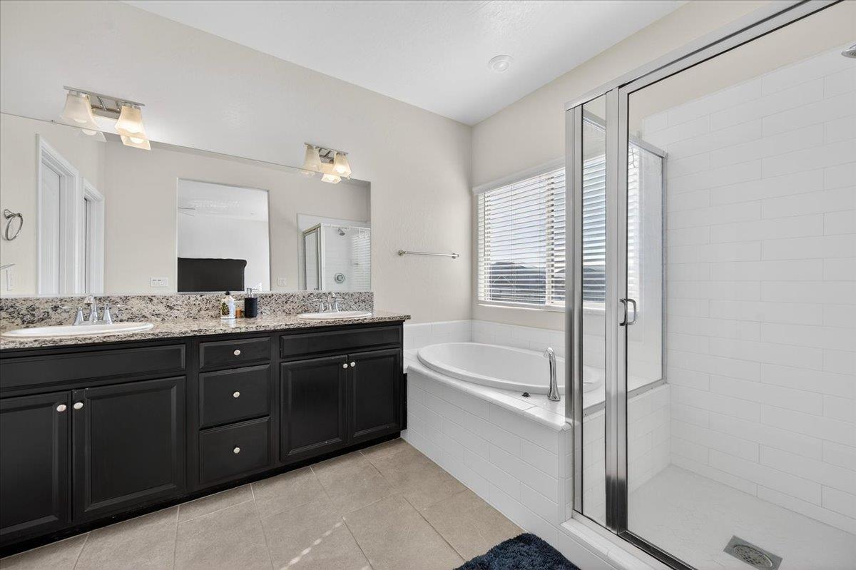 5986 E Pitt Ave, Fresno, CA 93727