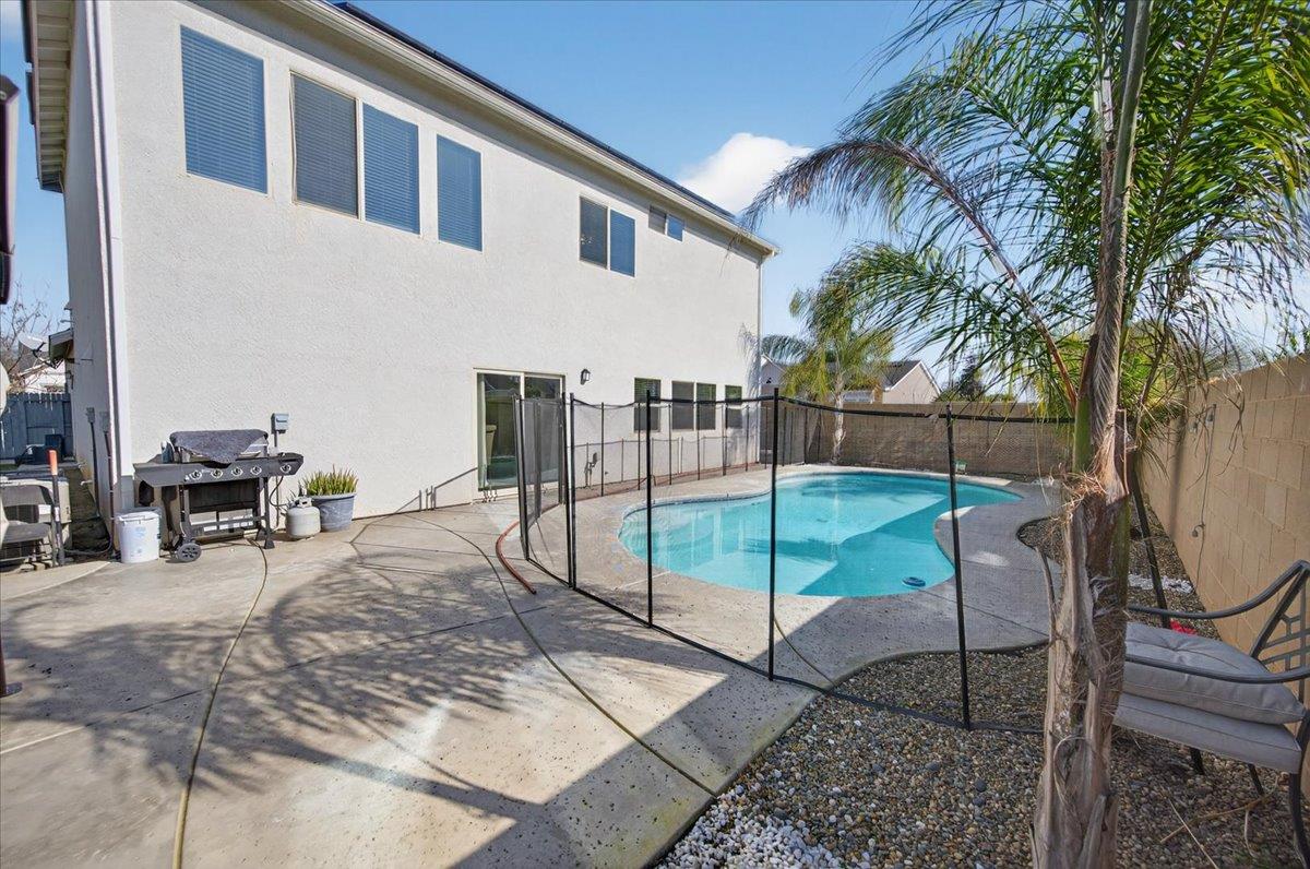 5986 E Pitt Ave, Fresno, CA 93727