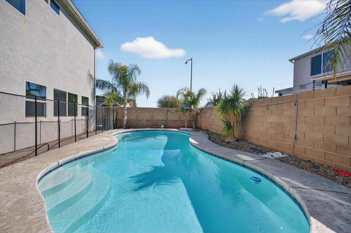 5986 E Pitt Ave, Fresno, CA 93727