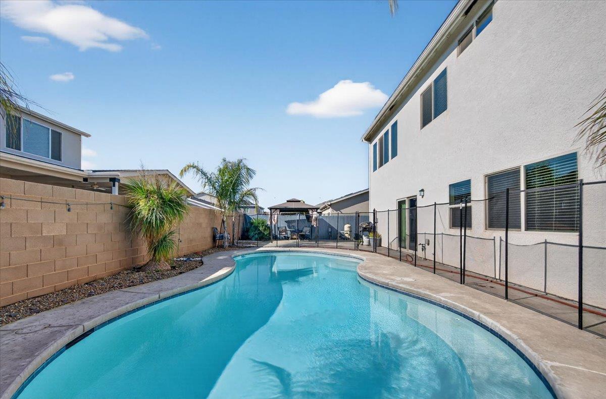 5986 E Pitt Ave, Fresno, CA 93727