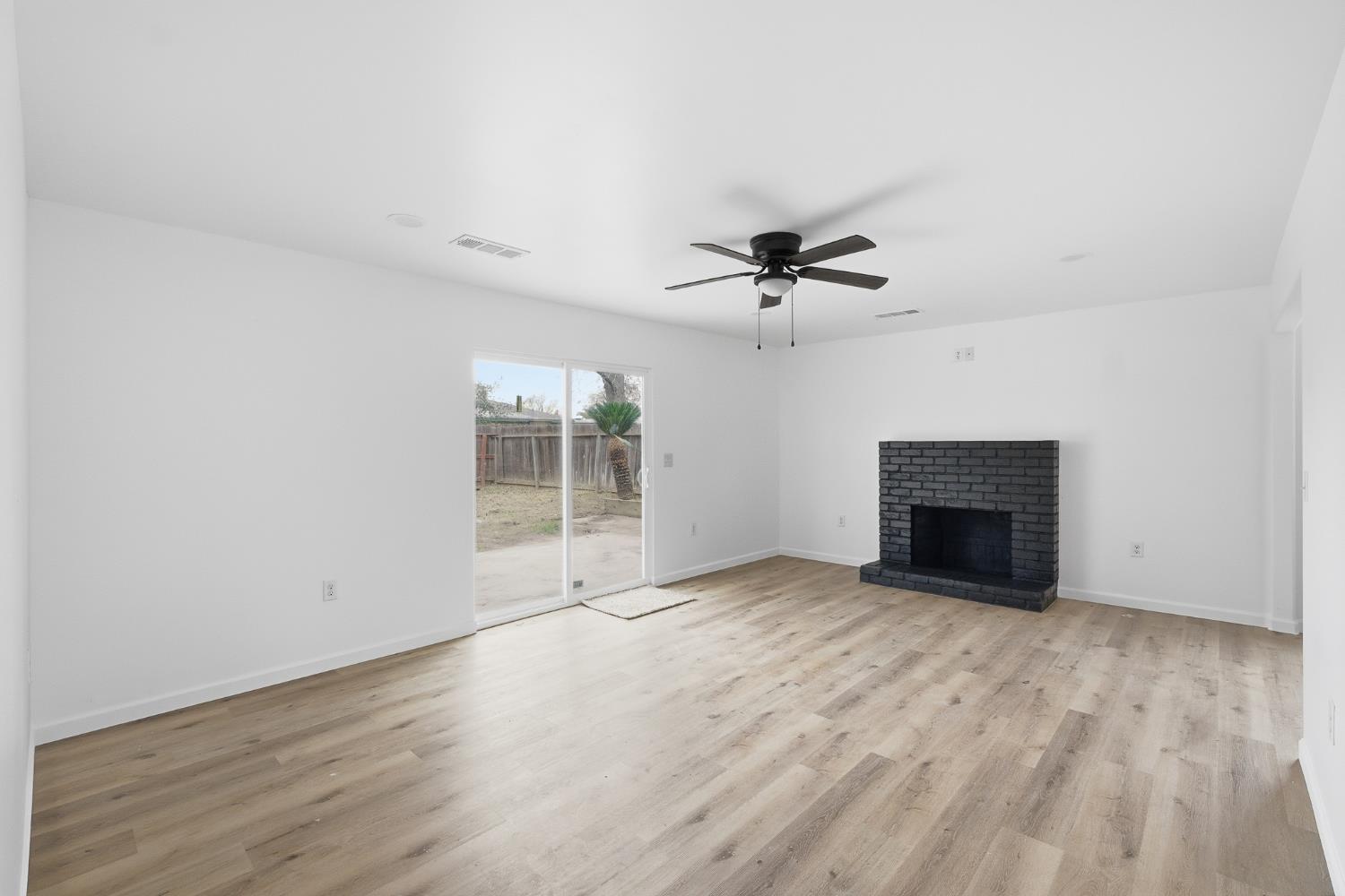 4573 N Woodson Ave, Fresno, CA 93705