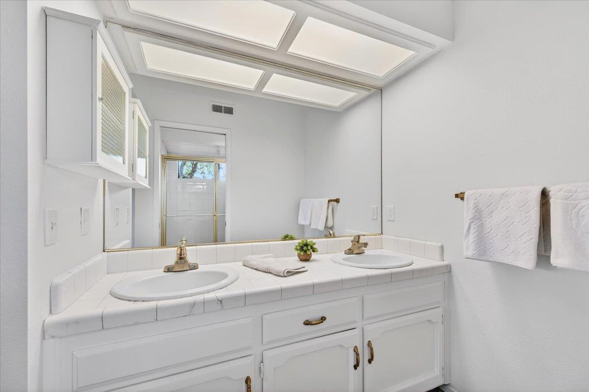 6260 N Palm #110, Fresno, CA 93704