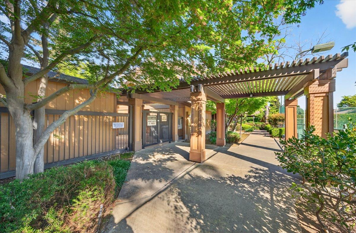 6260 N Palm #110, Fresno, CA 93704