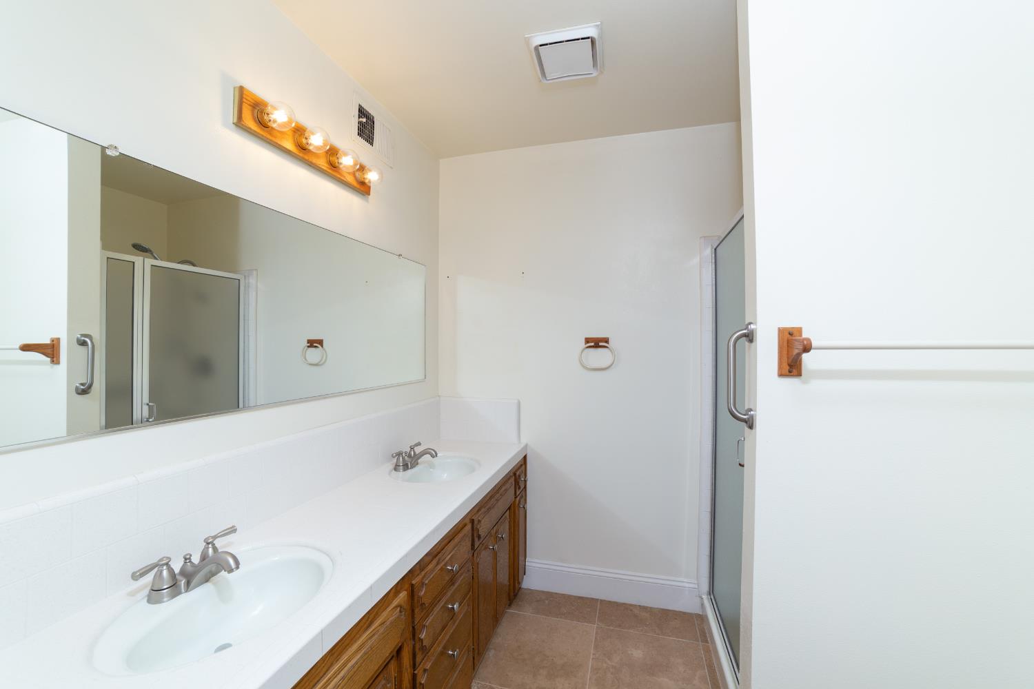 1514 E Escalon, Fresno, CA 93710