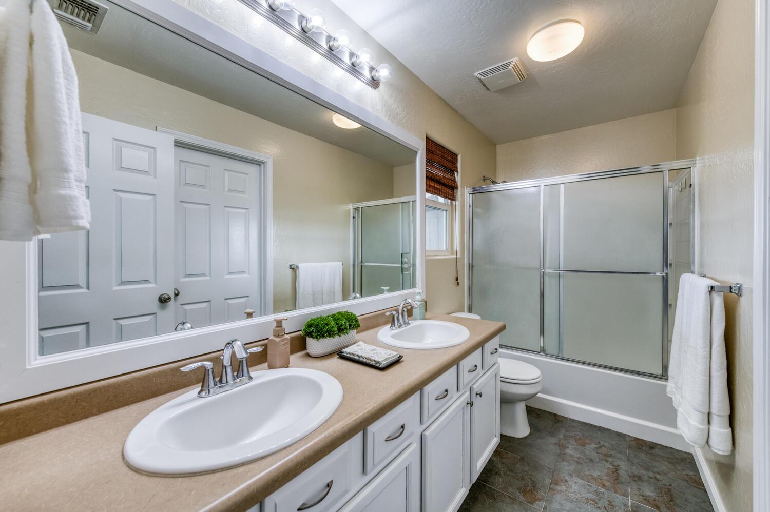 3422 N Gregory Ave, Fresno, CA 93722