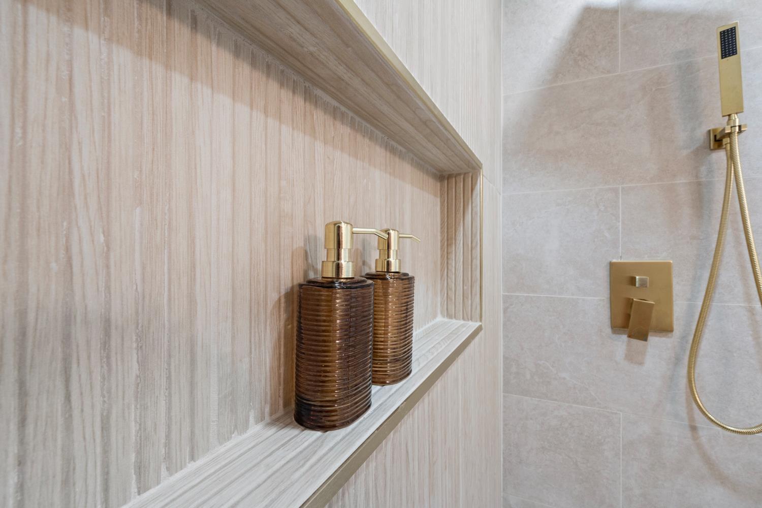 1377 N harrison, Fresno, CA 93728