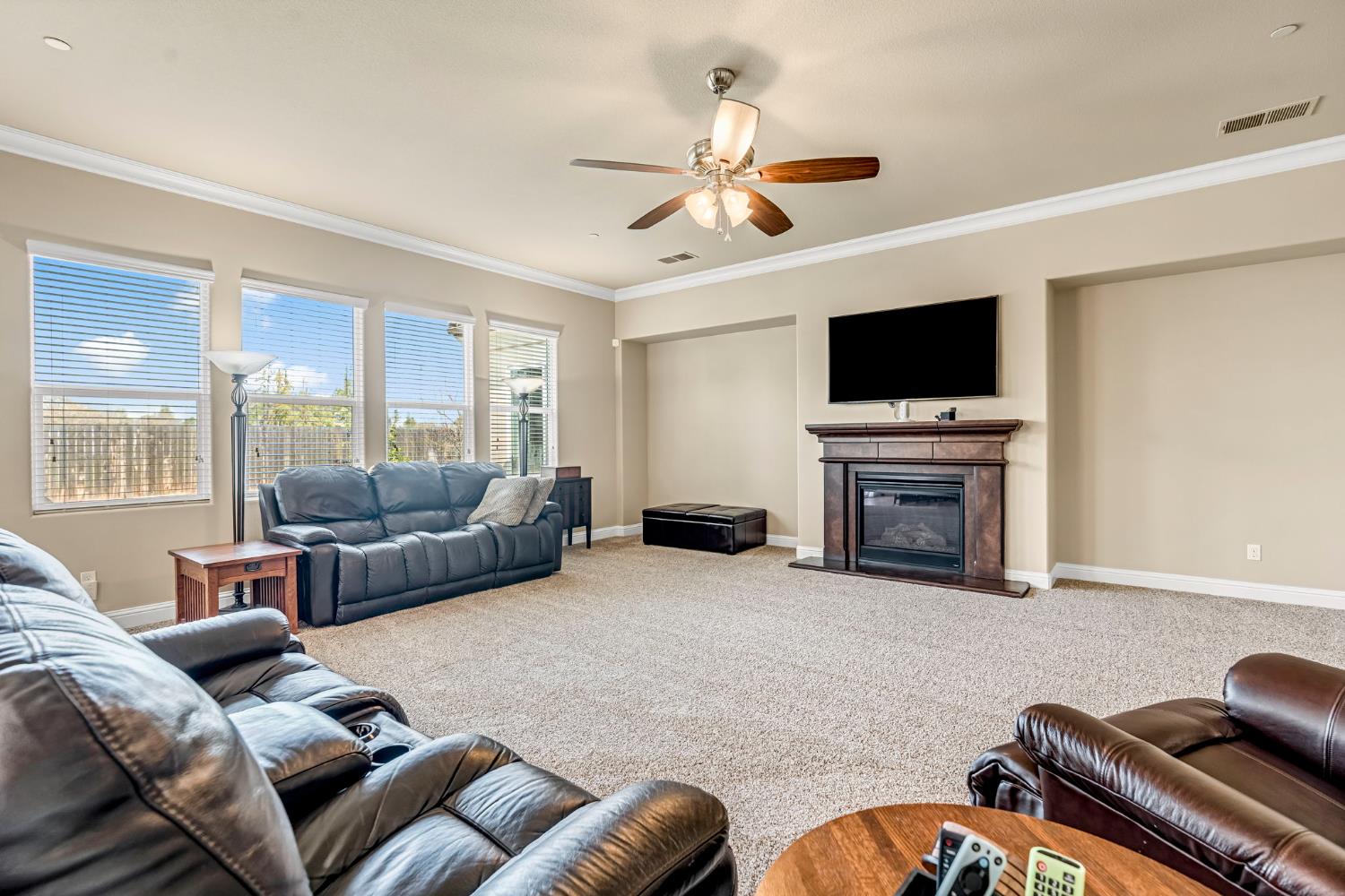 3255 Roberts Ave, Clovis, CA 93619