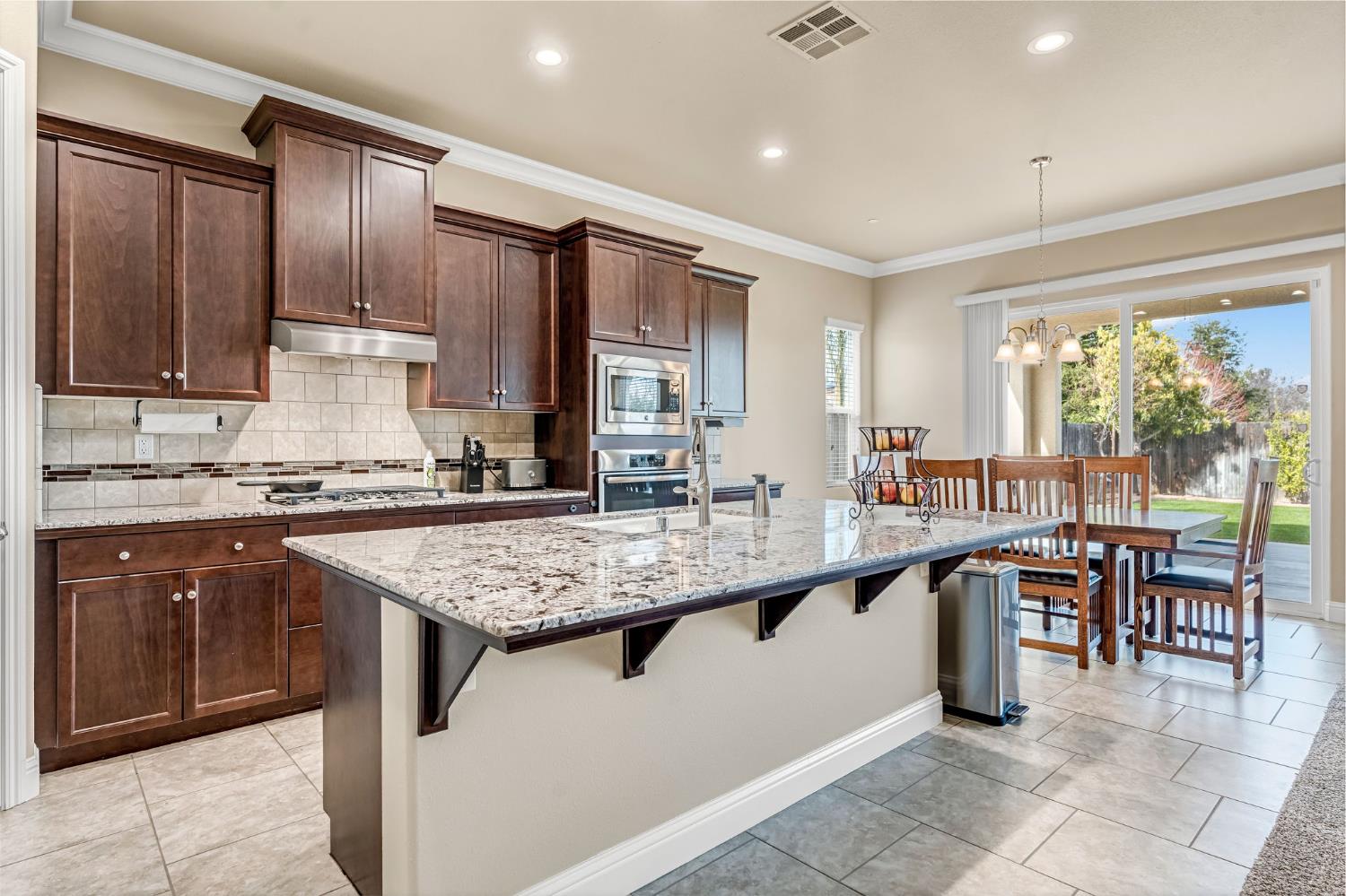 3255 Roberts Ave, Clovis, CA 93619